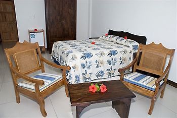 Augerine Guest House 博瓦隆 外观 照片